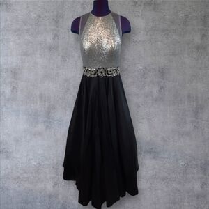 Nina Canacci A-Line/Princess High Neck Sequin Sleeveless Ball Gown Size‎ 12